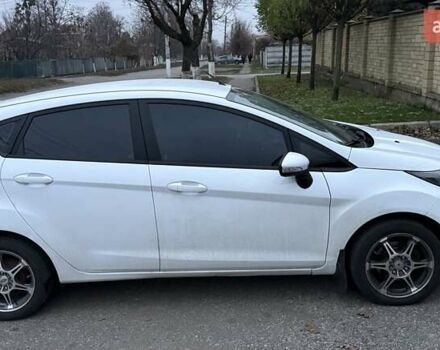 Белый Форд Фиеста, объемом двигателя 1 л и пробегом 37 тыс. км за 12500 $, фото 2 на Automoto.ua