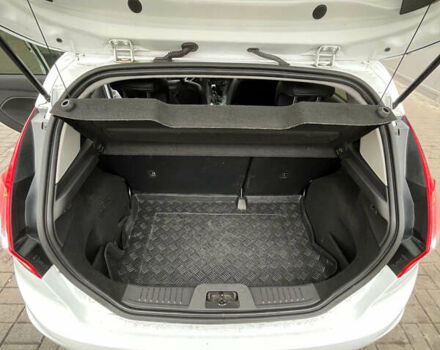 Белый Форд Фиеста, объемом двигателя 1.24 л и пробегом 80 тыс. км за 10000 $, фото 18 на Automoto.ua