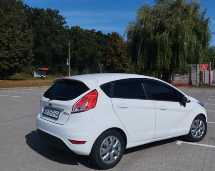 Белый Форд Фиеста, объемом двигателя 1.39 л и пробегом 110 тыс. км за 7500 $, фото 2 на Automoto.ua