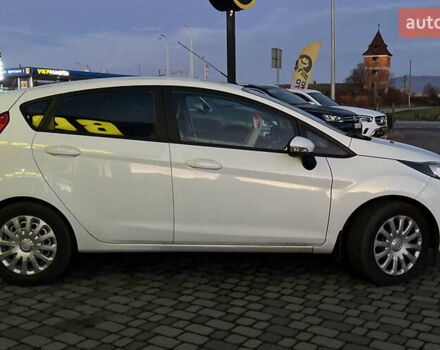 Белый Форд Фиеста, объемом двигателя 1 л и пробегом 120 тыс. км за 8300 $, фото 7 на Automoto.ua