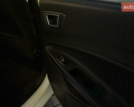 Белый Форд Фиеста, объемом двигателя 1 л и пробегом 120 тыс. км за 8300 $, фото 18 на Automoto.ua