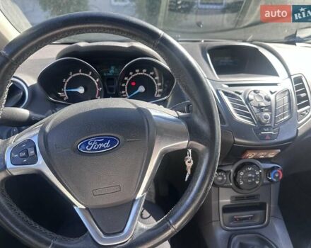 Білий Форд Фієста, об'ємом двигуна 1 л та пробігом 147 тис. км за 6000 $, фото 6 на Automoto.ua