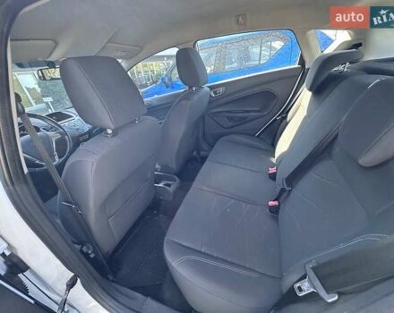 Білий Форд Фієста, об'ємом двигуна 1 л та пробігом 147 тис. км за 6000 $, фото 17 на Automoto.ua