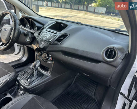 Білий Форд Фієста, об'ємом двигуна 1.6 л та пробігом 156 тис. км за 7700 $, фото 23 на Automoto.ua