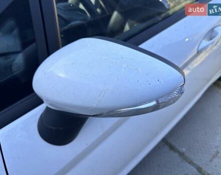 Білий Форд Фієста, об'ємом двигуна 1 л та пробігом 147 тис. км за 6000 $, фото 1 на Automoto.ua