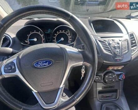 Білий Форд Фієста, об'ємом двигуна 1 л та пробігом 147 тис. км за 6000 $, фото 5 на Automoto.ua