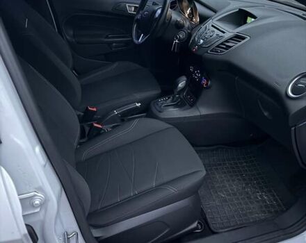 Белый Форд Фиеста, объемом двигателя 1 л и пробегом 37 тыс. км за 12500 $, фото 4 на Automoto.ua