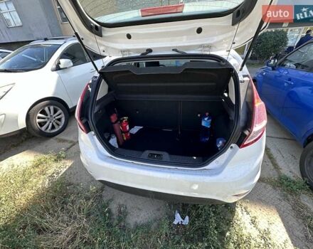 Білий Форд Фієста, об'ємом двигуна 1 л та пробігом 147 тис. км за 6000 $, фото 29 на Automoto.ua