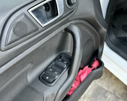 Білий Форд Фієста, об'ємом двигуна 1.6 л та пробігом 89 тис. км за 8750 $, фото 19 на Automoto.ua