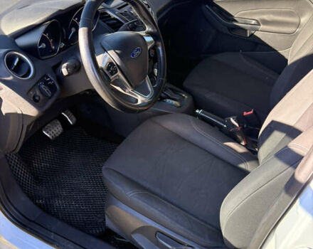 Білий Форд Фієста, об'ємом двигуна 1 л та пробігом 91 тис. км за 10100 $, фото 5 на Automoto.ua