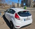Белый Форд Фиеста, объемом двигателя 1 л и пробегом 80 тыс. км за 8500 $, фото 2 на Automoto.ua