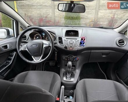 Білий Форд Фієста, об'ємом двигуна 1 л та пробігом 150 тис. км за 7450 $, фото 5 на Automoto.ua
