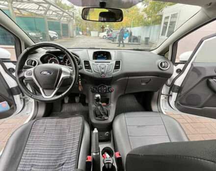 Белый Форд Фиеста, объемом двигателя 1.24 л и пробегом 80 тыс. км за 10000 $, фото 11 на Automoto.ua