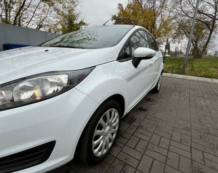 Белый Форд Фиеста, объемом двигателя 1.24 л и пробегом 80 тыс. км за 10000 $, фото 4 на Automoto.ua
