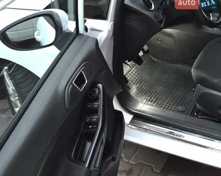 Белый Форд Фиеста, объемом двигателя 1.24 л и пробегом 63 тыс. км за 9900 $, фото 7 на Automoto.ua