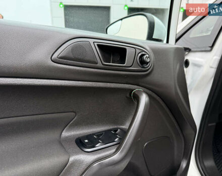 Білий Форд Фієста, об'ємом двигуна 1.6 л та пробігом 117 тис. км за 7900 $, фото 16 на Automoto.ua