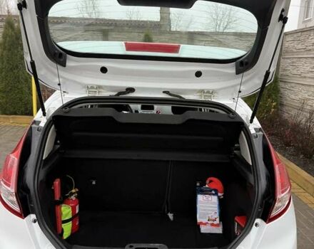 Білий Форд Фієста, об'ємом двигуна 1 л та пробігом 150 тис. км за 7450 $, фото 2 на Automoto.ua