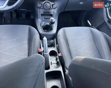 Білий Форд Фієста, об'ємом двигуна 1 л та пробігом 147 тис. км за 6000 $, фото 12 на Automoto.ua