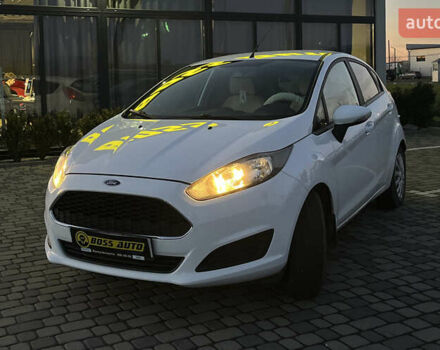 Белый Форд Фиеста, объемом двигателя 1 л и пробегом 120 тыс. км за 8300 $, фото 2 на Automoto.ua