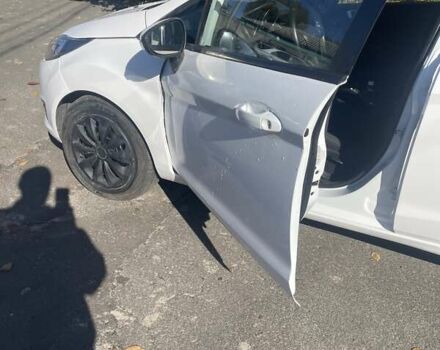 Белый Форд Фиеста, объемом двигателя 1.24 л и пробегом 70 тыс. км за 5300 $, фото 8 на Automoto.ua