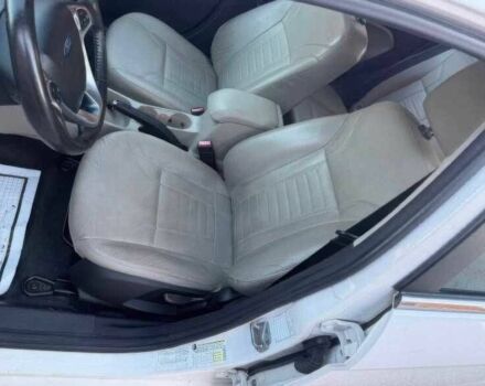 Белый Форд Фиеста, объемом двигателя 1.6 л и пробегом 119 тыс. км за 4000 $, фото 5 на Automoto.ua