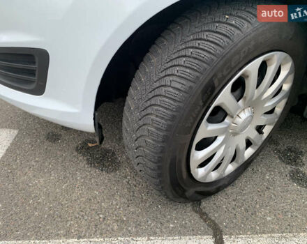 Белый Форд Фиеста, объемом двигателя 1.24 л и пробегом 212 тыс. км за 6500 $, фото 15 на Automoto.ua