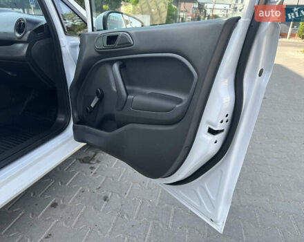 Білий Форд Фієста, об'ємом двигуна 1.6 л та пробігом 156 тис. км за 7700 $, фото 25 на Automoto.ua