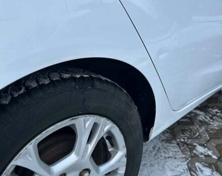 Білий Форд Фієста, об'ємом двигуна 1 л та пробігом 167 тис. км за 7000 $, фото 7 на Automoto.ua