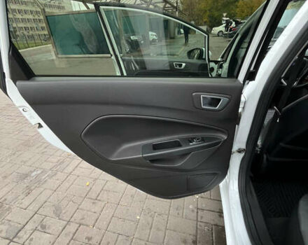 Белый Форд Фиеста, объемом двигателя 1.24 л и пробегом 80 тыс. км за 10000 $, фото 13 на Automoto.ua