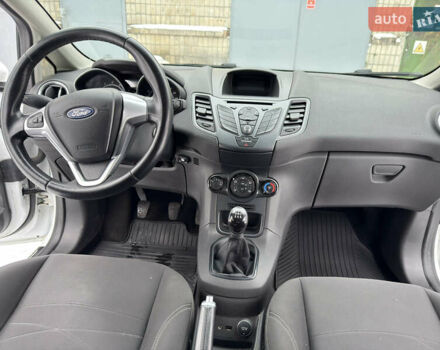 Білий Форд Фієста, об'ємом двигуна 1.2 л та пробігом 79 тис. км за 5500 $, фото 10 на Automoto.ua
