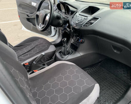 Белый Форд Фиеста, объемом двигателя 1.24 л и пробегом 212 тыс. км за 6500 $, фото 13 на Automoto.ua