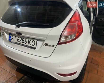 Белый Форд Фиеста, объемом двигателя 1 л и пробегом 170 тыс. км за 7300 $, фото 6 на Automoto.ua
