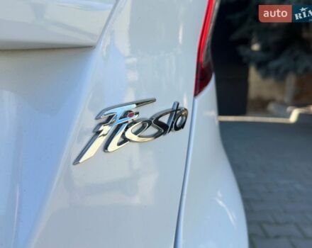 Белый Форд Фиеста, объемом двигателя 1 л и пробегом 72 тыс. км за 9300 $, фото 6 на Automoto.ua