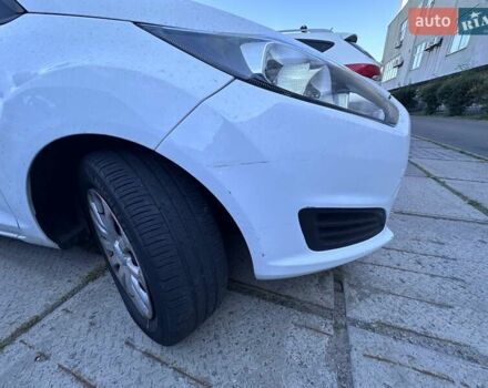 Білий Форд Фієста, об'ємом двигуна 1 л та пробігом 147 тис. км за 6000 $, фото 23 на Automoto.ua