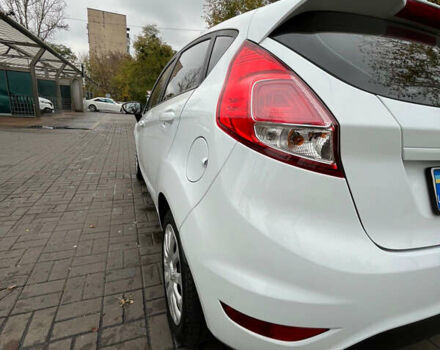 Белый Форд Фиеста, объемом двигателя 1.24 л и пробегом 80 тыс. км за 10000 $, фото 7 на Automoto.ua