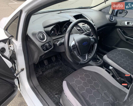 Белый Форд Фиеста, объемом двигателя 1.24 л и пробегом 212 тыс. км за 6500 $, фото 8 на Automoto.ua