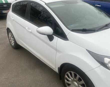 Білий Форд Фієста, об'ємом двигуна 1 л та пробігом 57 тис. км за 10000 $, фото 1 на Automoto.ua