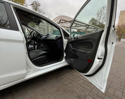 Белый Форд Фиеста, объемом двигателя 1.24 л и пробегом 80 тыс. км за 10000 $, фото 16 на Automoto.ua