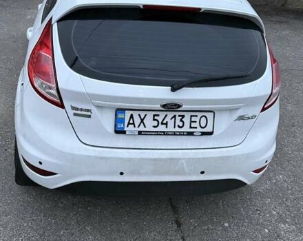 Белый Форд Фиеста, объемом двигателя 1 л и пробегом 37 тыс. км за 12500 $, фото 3 на Automoto.ua