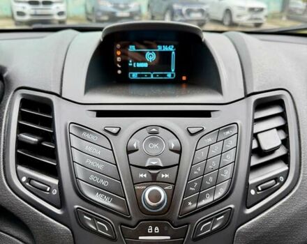 Білий Форд Фієста, об'ємом двигуна 1.6 л та пробігом 138 тис. км за 7500 $, фото 19 на Automoto.ua