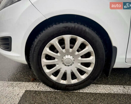 Белый Форд Фиеста, объемом двигателя 1 л и пробегом 132 тыс. км за 7500 $, фото 14 на Automoto.ua