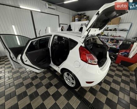 Білий Форд Фієста, об'ємом двигуна 1.6 л та пробігом 106 тис. км за 6950 $, фото 11 на Automoto.ua