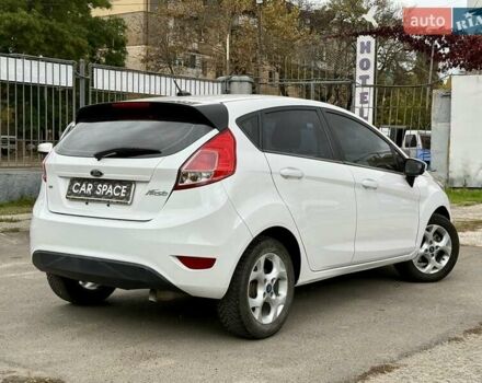 Білий Форд Фієста, об'ємом двигуна 1.6 л та пробігом 138 тис. км за 7500 $, фото 5 на Automoto.ua