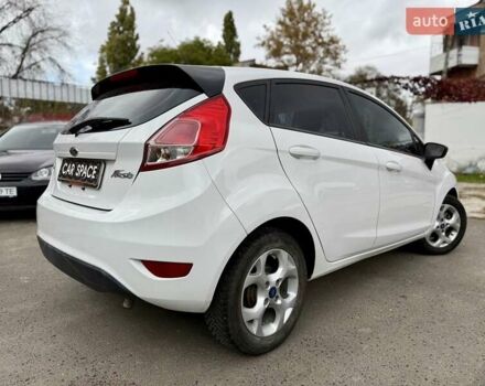 Білий Форд Фієста, об'ємом двигуна 1.6 л та пробігом 138 тис. км за 7500 $, фото 6 на Automoto.ua