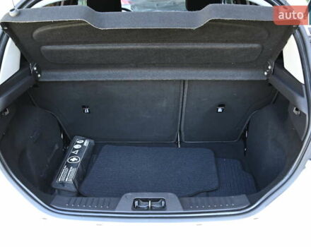 Белый Форд Фиеста, объемом двигателя 1.5 л и пробегом 115 тыс. км за 8499 $, фото 37 на Automoto.ua