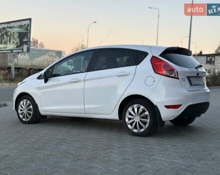 Білий Форд Фієста, об'ємом двигуна 1 л та пробігом 54 тис. км за 9900 $, фото 6 на Automoto.ua