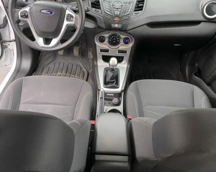 Білий Форд Фієста, об'ємом двигуна 1 л та пробігом 90 тис. км за 7300 $, фото 6 на Automoto.ua