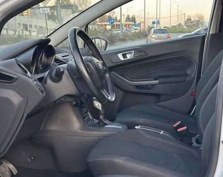 Білий Форд Фієста, об'ємом двигуна 1 л та пробігом 54 тис. км за 9900 $, фото 24 на Automoto.ua