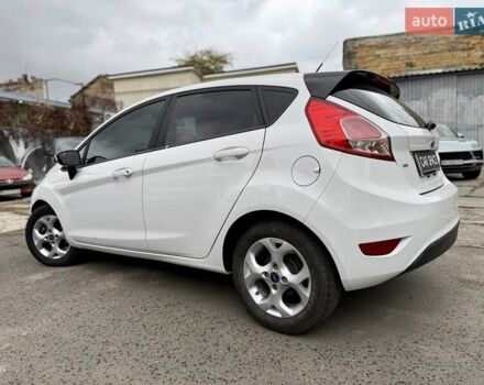 Білий Форд Фієста, об'ємом двигуна 1.6 л та пробігом 138 тис. км за 7500 $, фото 9 на Automoto.ua