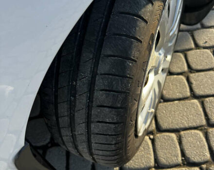 Белый Форд Фиеста, объемом двигателя 1.4 л и пробегом 147 тыс. км за 7100 $, фото 12 на Automoto.ua